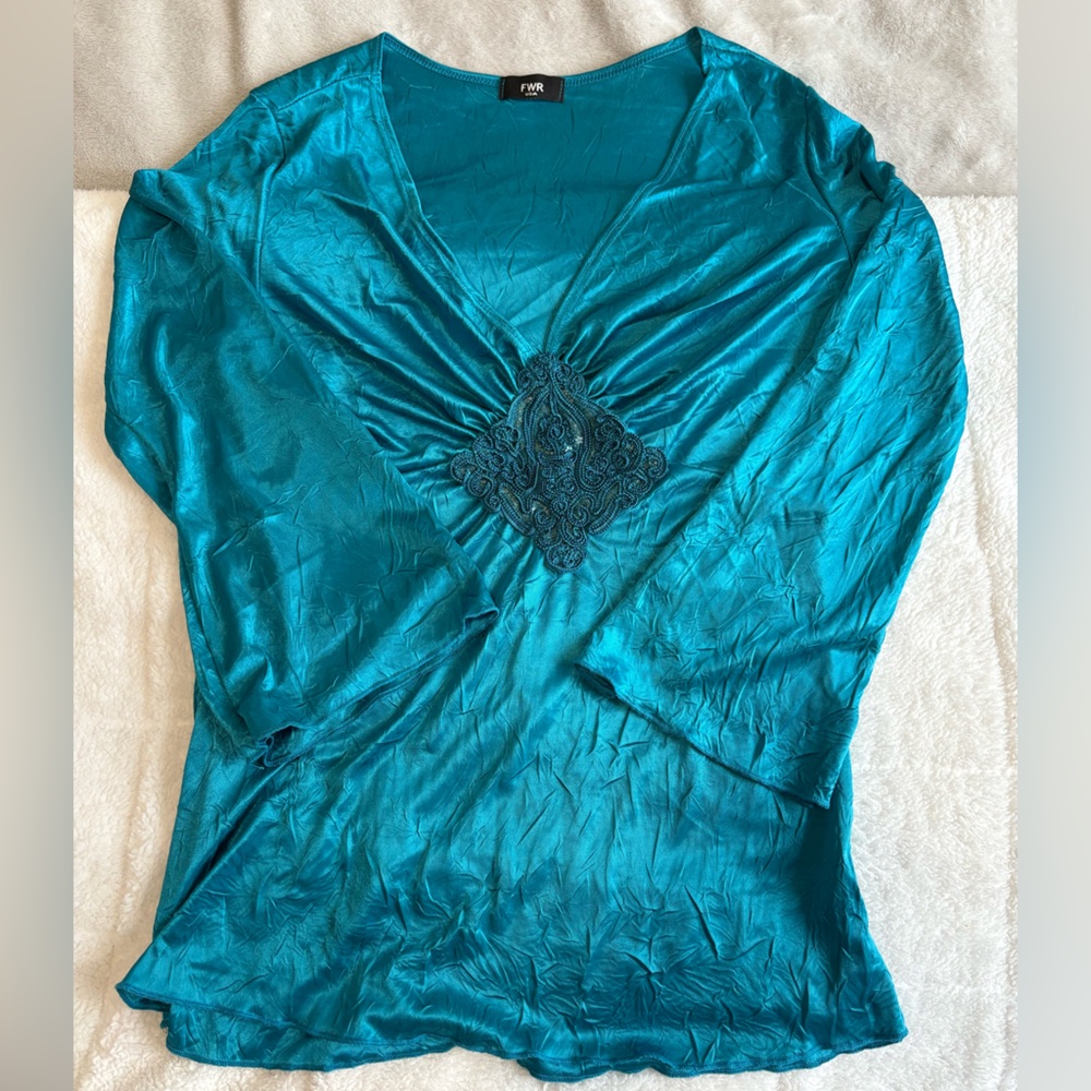 FWR 3/4 SLEEVE V-NECK TOP